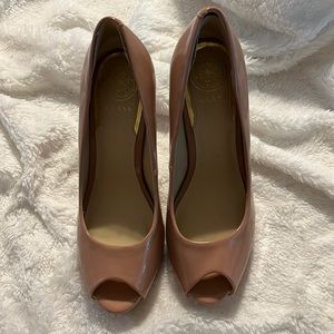 Guess peep toe pumps